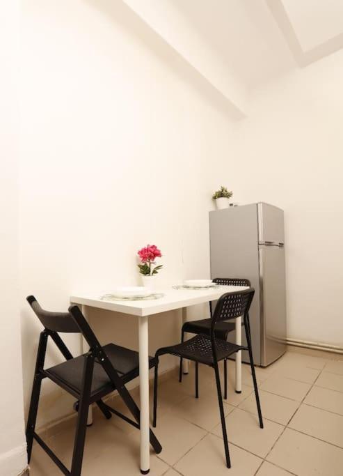 1 Bdrm Apartment In City Center 布加勒斯特 外观 照片