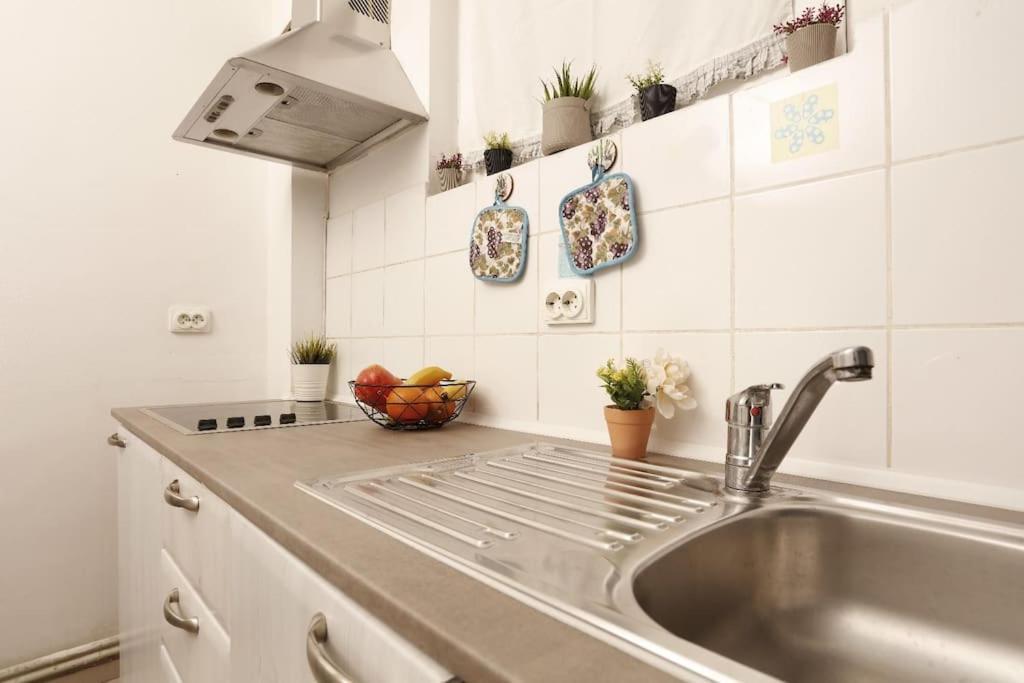 1 Bdrm Apartment In City Center 布加勒斯特 外观 照片